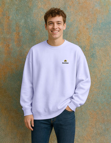Person wearing a Dumkee Oversize lavender sweatshirt with Dumkee logo