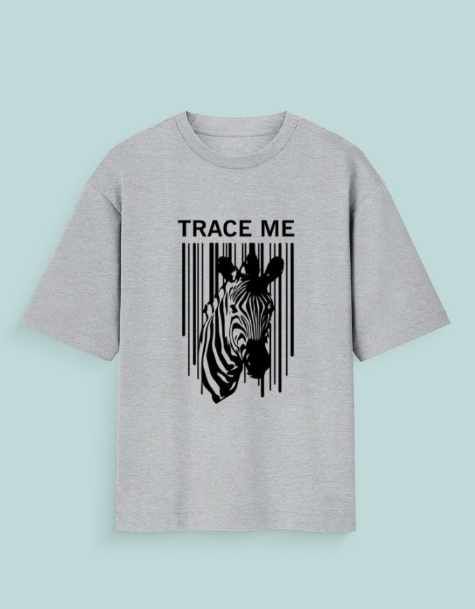 Person wearing a  Dumkee Oversize light gray t-shirt with a zebra graphic and 'TRACE ME'