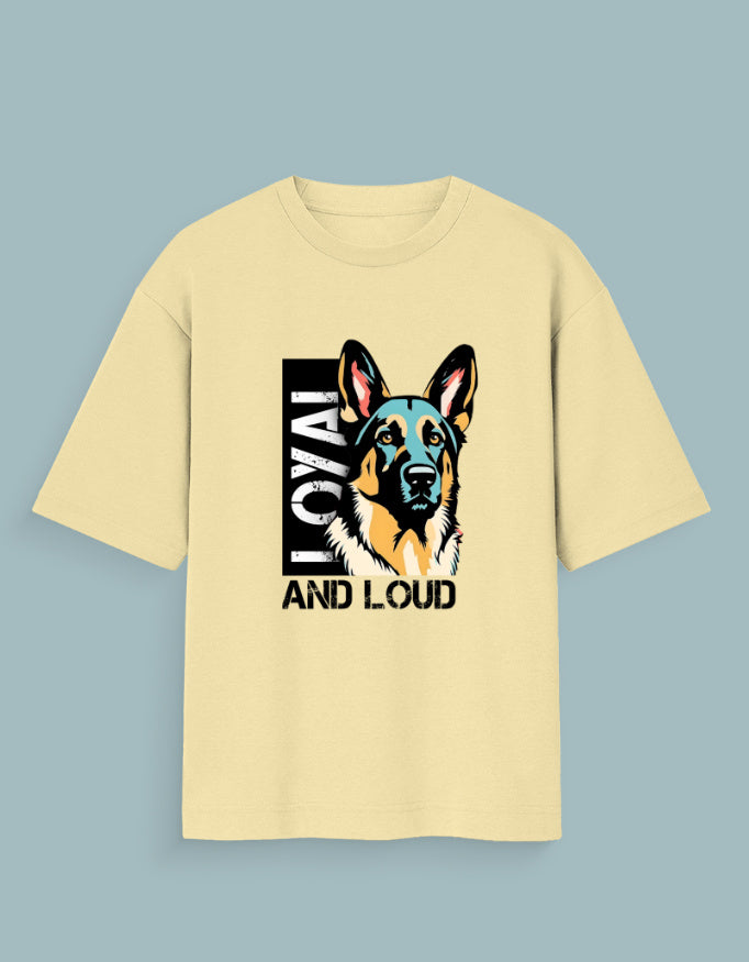 Person wearing a Dumkee beige oversize t-shirt with a graphic of a dog