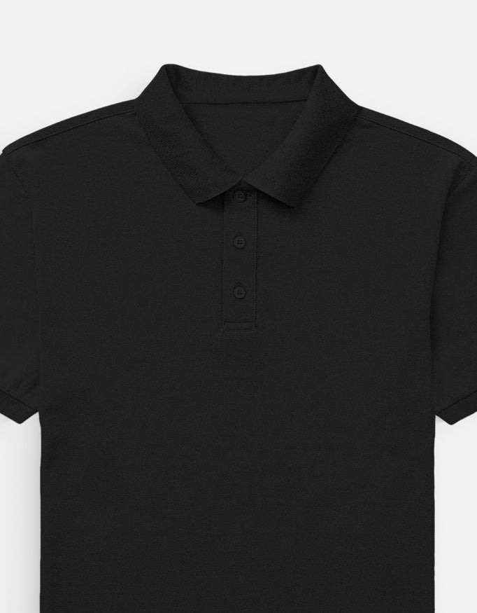 Man wearing a Dumkee black polo shirt