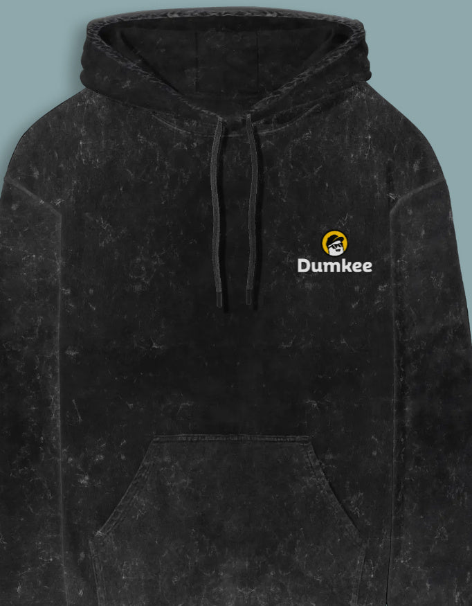 Man wearing a Dumkee Oversize black hoodie with a logo