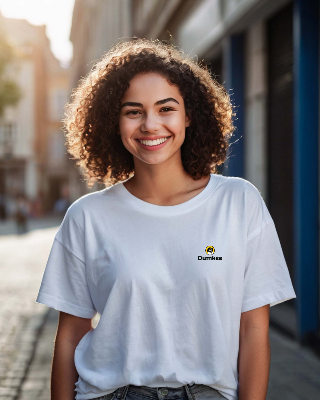 Person wearing a Dumkee Oversize white t-shirt with a Dumkee logo